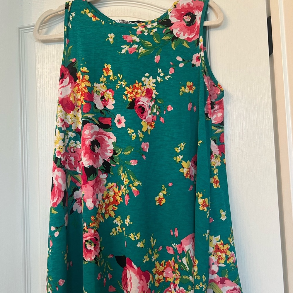 Hemish USA floral tank in size large